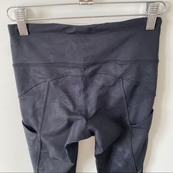 Lululemon Hop To It Crop Floral Embossed Black - Picture 9 of 13